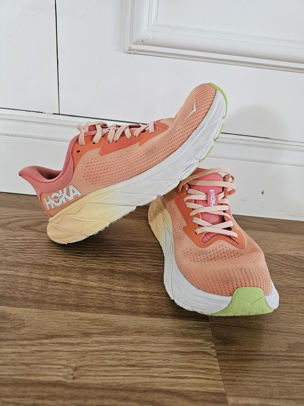 HOKA Women's Arahi 7 Running Shoes - Size 9